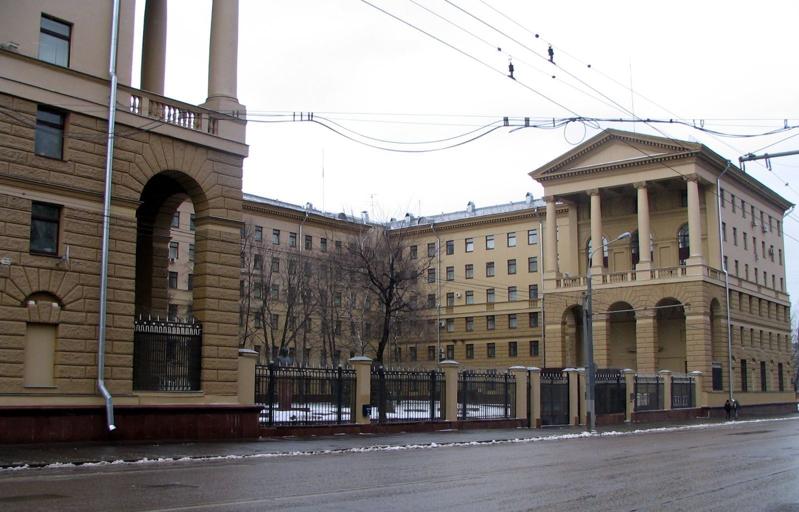 Петровка, 38 — здание ГУ МВД России по Москве. Контекст федерального розыска и уголовной канвы.