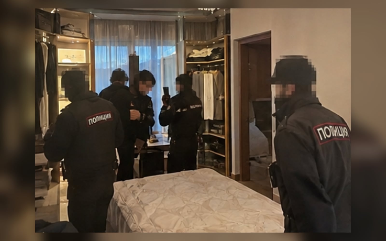 Обыск в спальне