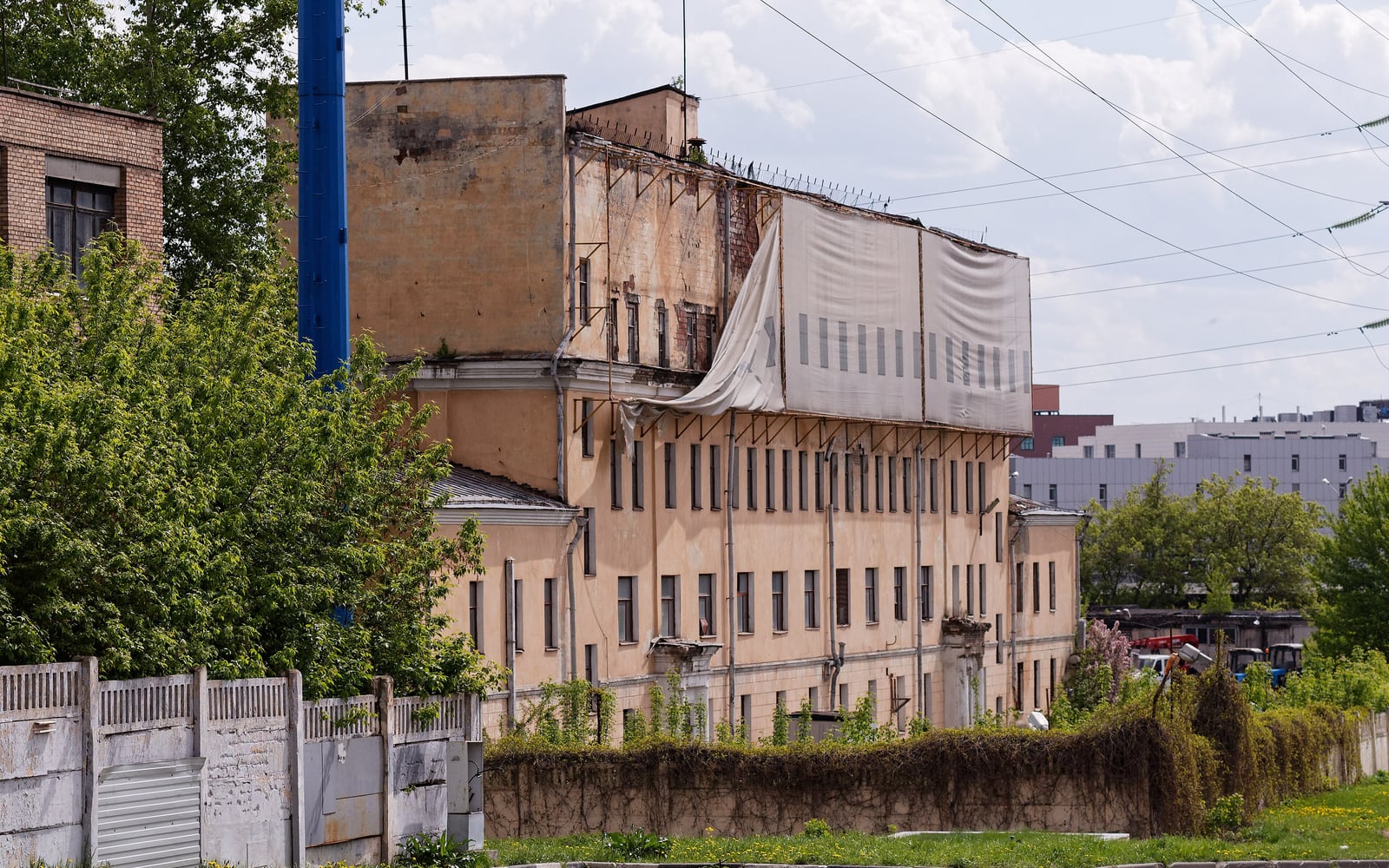 Пустые цеха у живого порта: что осталось от завода «Топаз» на Южнопортовой