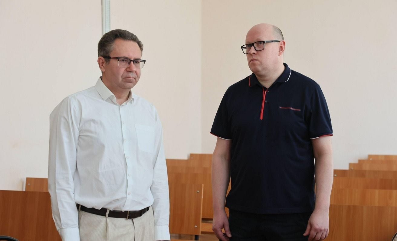 Алексей Нечаев с защитником в зале суда, Челябинск