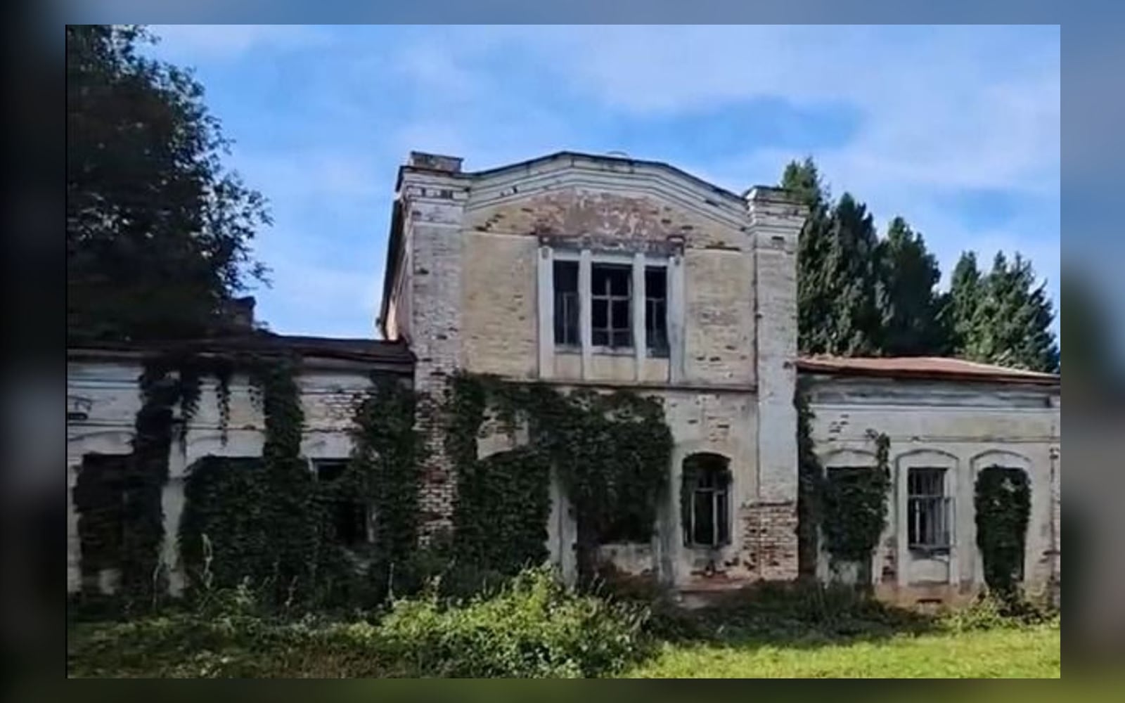 Каменный флигель усадьбы Панское в деревне Панское Малоярославецкого округа
