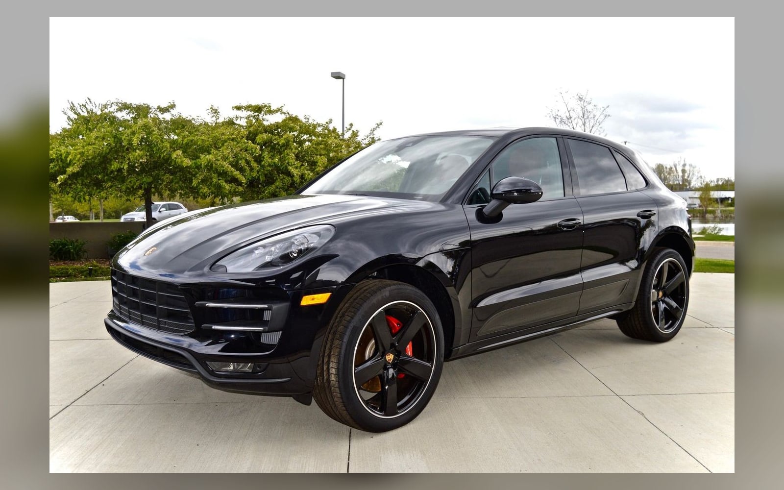Автомобиль Porsche Macan