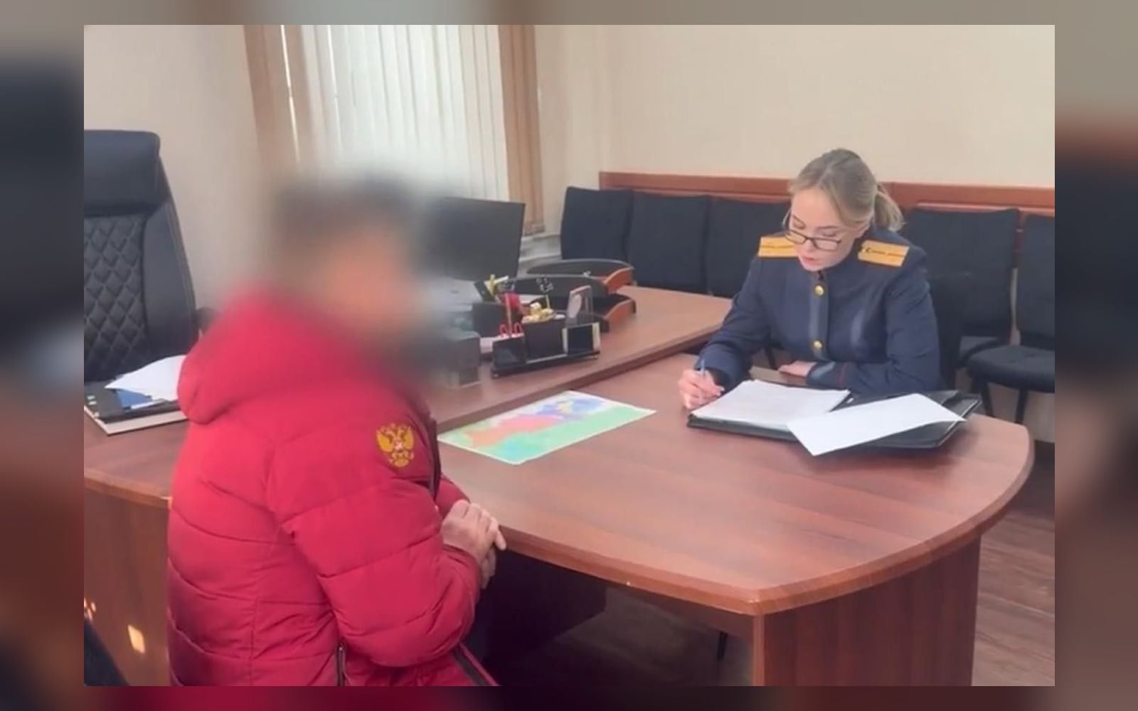 Допрос в кабинете следователя