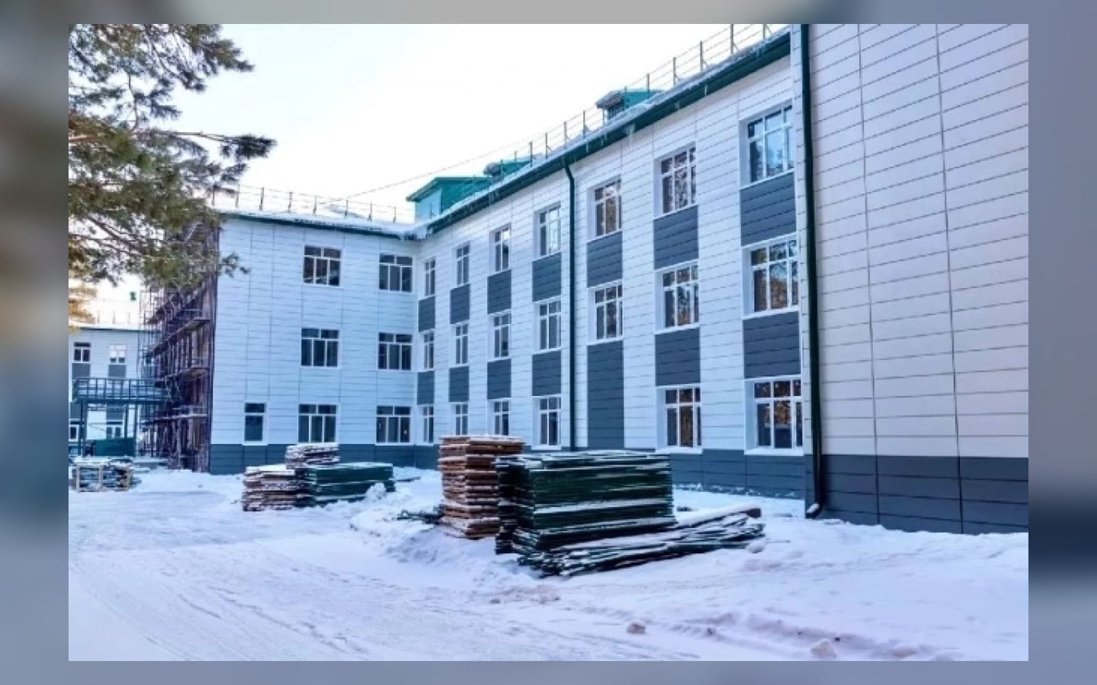 В роддоме на крыше — берёзы: восьмое дело СК по ЦКБ Академгородка