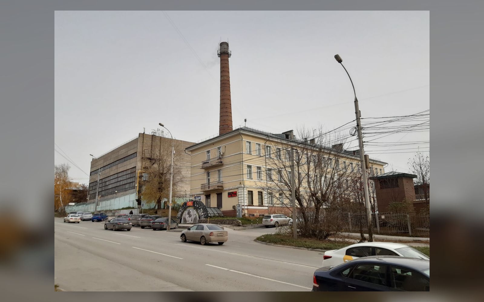 Улица Добролюбова в Октябрьском районе Новосибирска