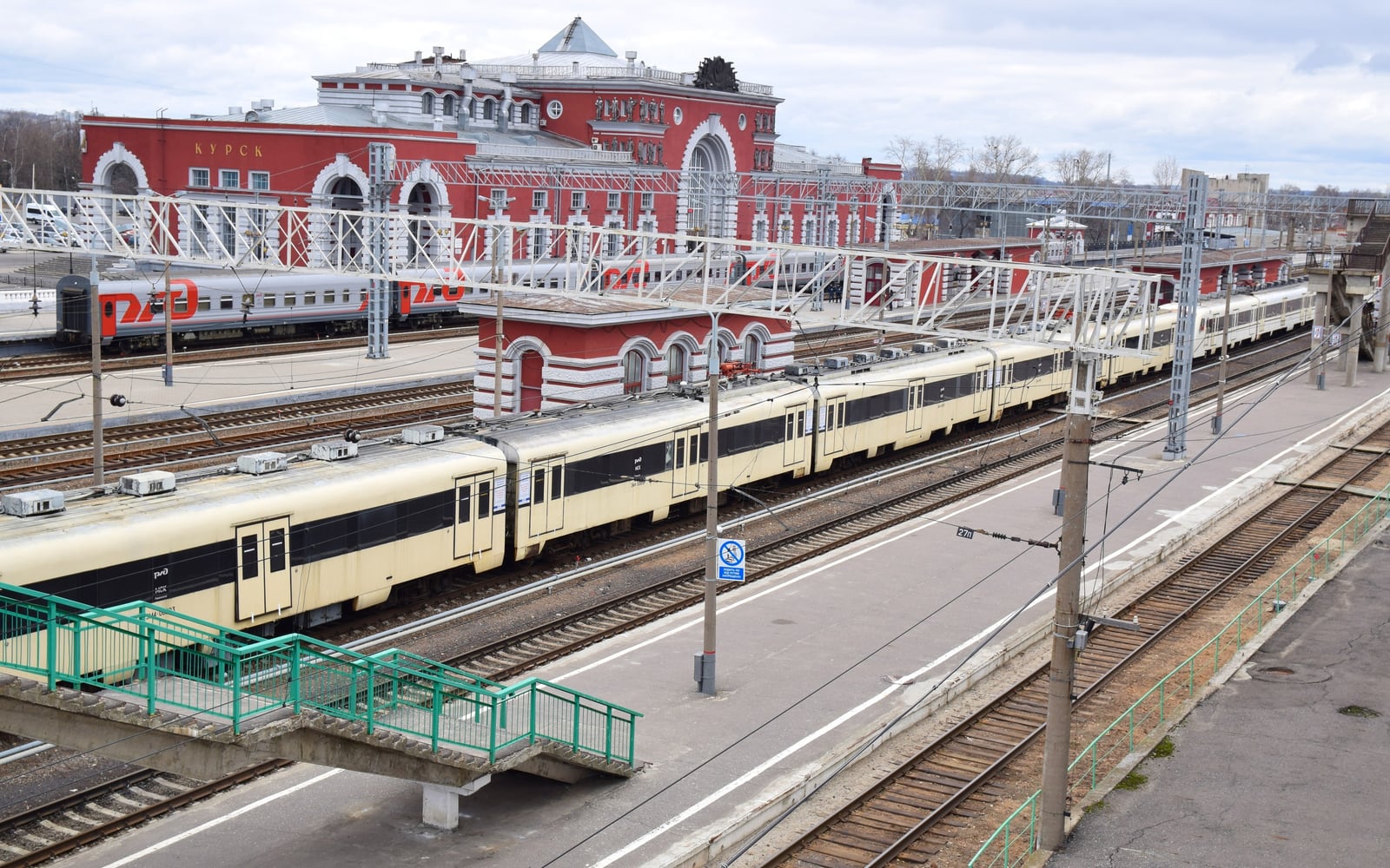 Построили, но никому не записали: мост над путями в Курске десятилетиями ничей — и уже под снос