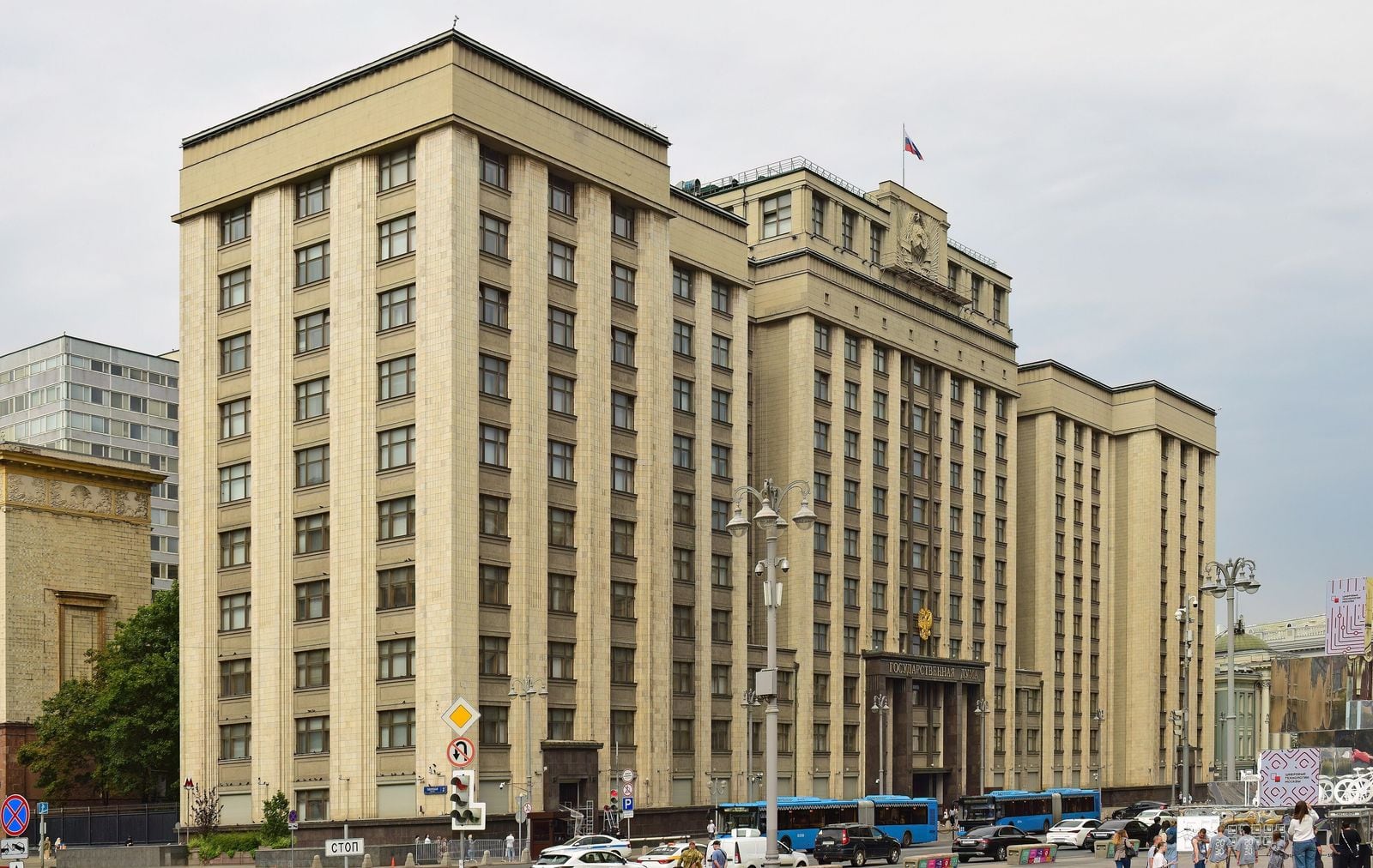 Здание Государственной думы на Охотном Ряду в Москве