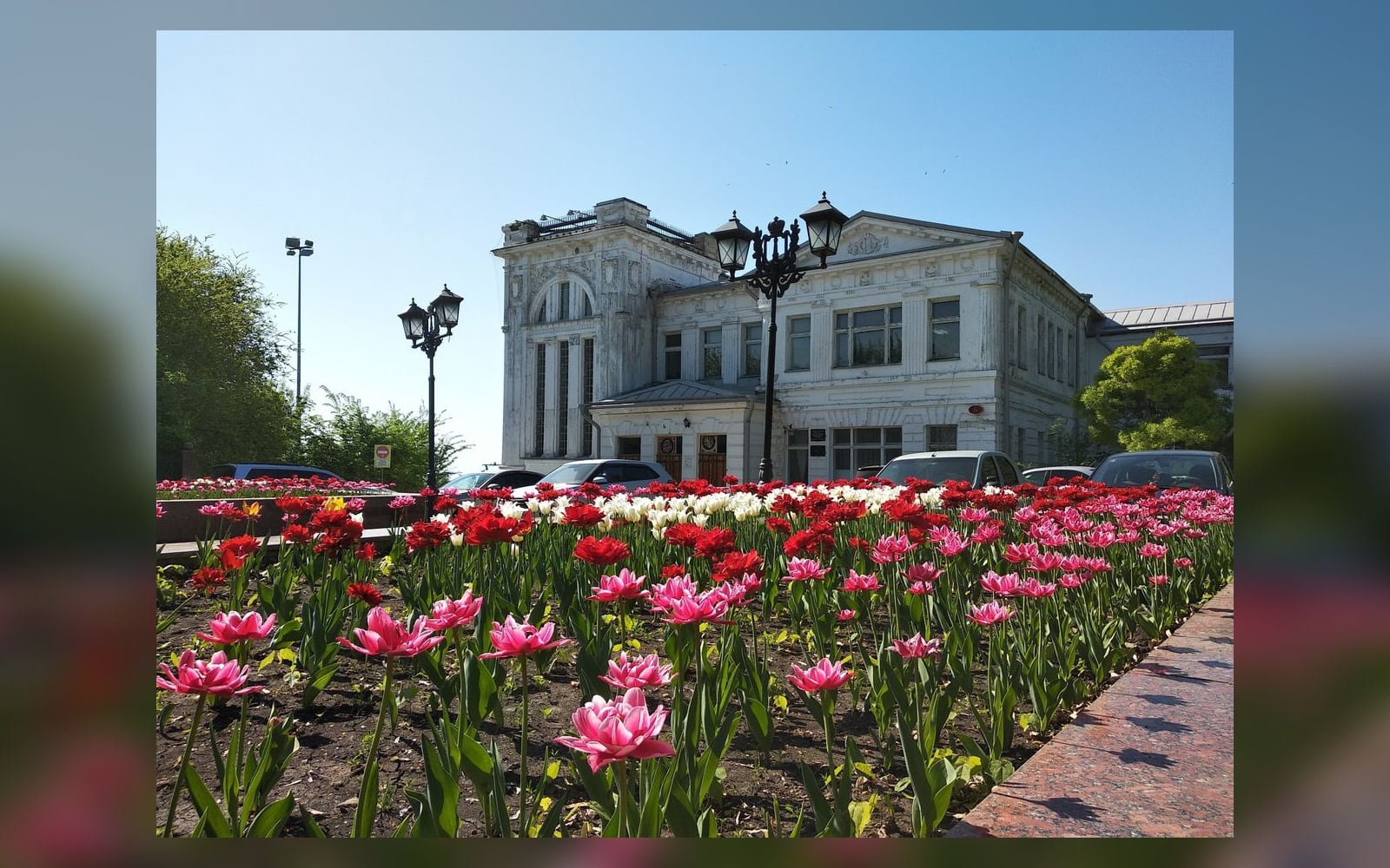 Здание филармонии на Соборной площади в Ульяновске