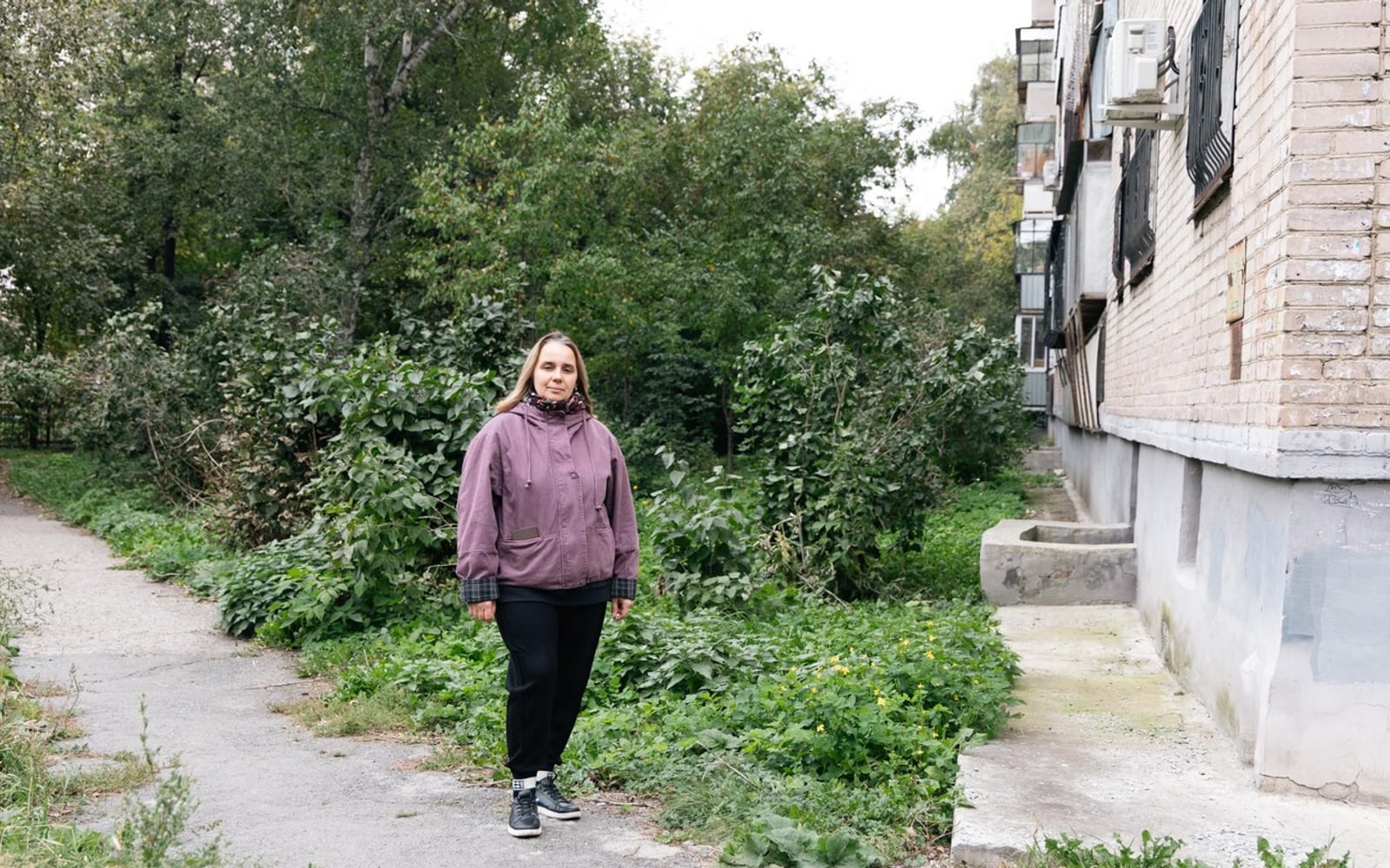 Куст жив, ущерб — 11,1 тысячи: мать пятерых детей прорядила сирень и стала подозреваемой по статье о вырубке