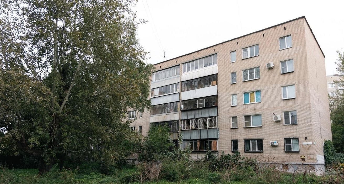 Пятиэтажка на улице Воровского, 17в в Челябинске