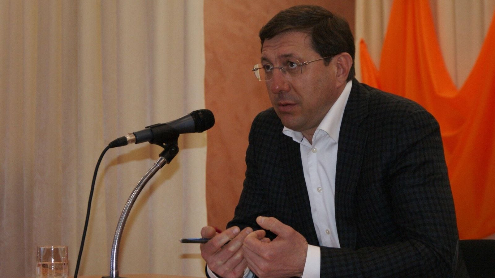 Александр Сергиенко на совещании