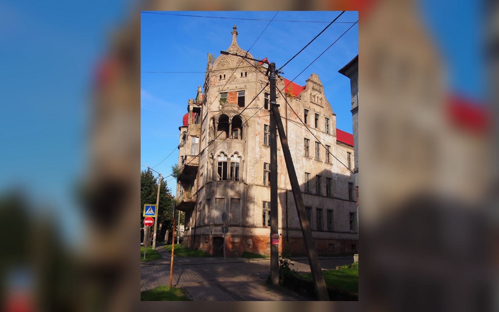 Угловой эркер и башенка дома на улице Ломоносова, 15, сентябрь 2019 года