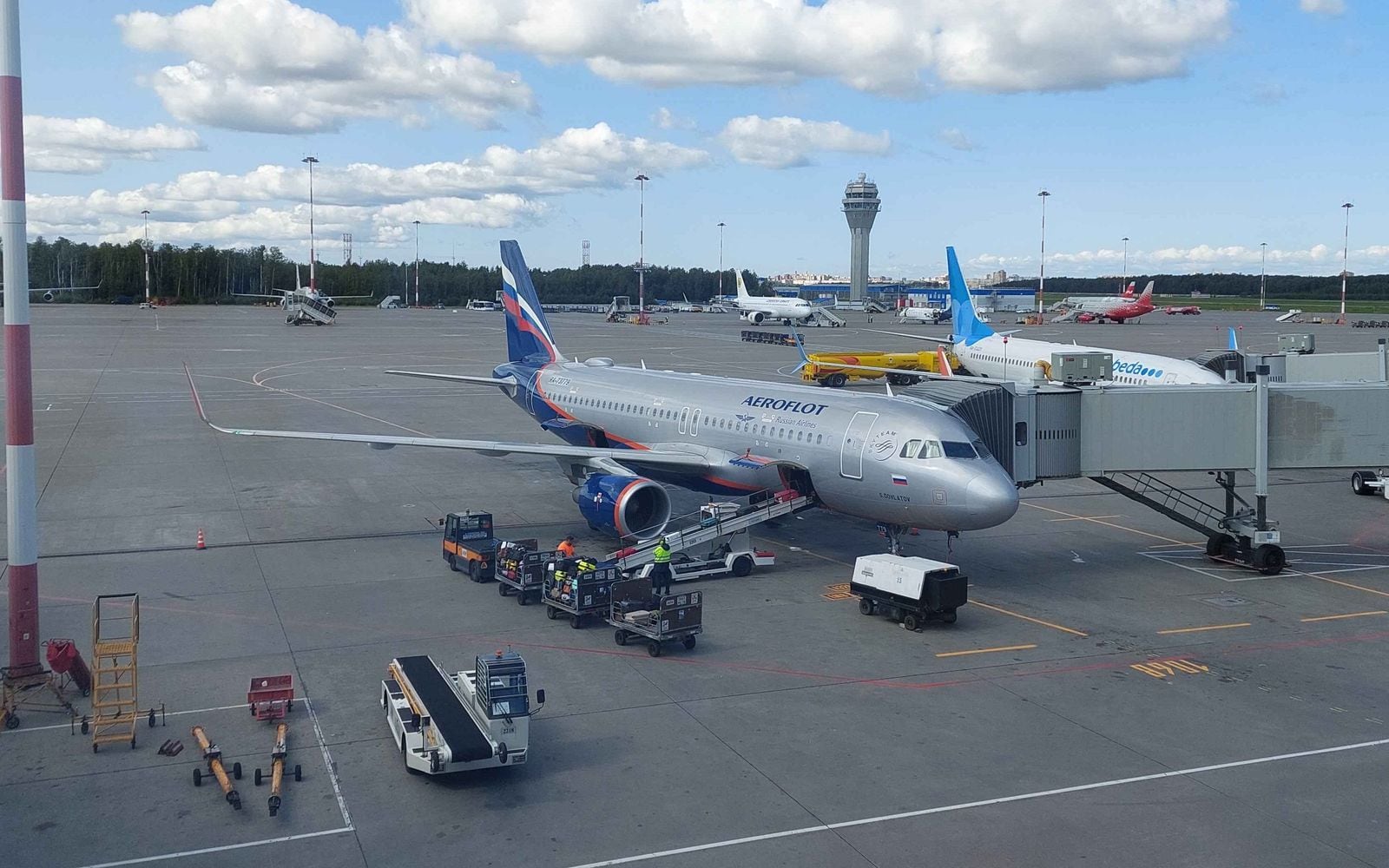 Перрон аэропорта Пулково