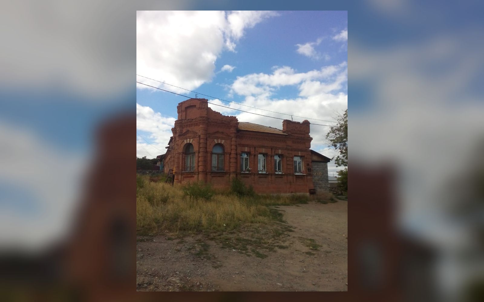 Старый жилой дом в микрорайоне Старый город, Орск