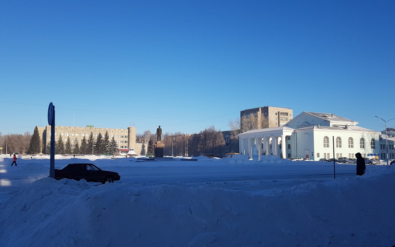 Обещал, что к осени дорогами будет чем похвалиться. Похвастаться смог подрядчик — контрактом на 100 миллионов